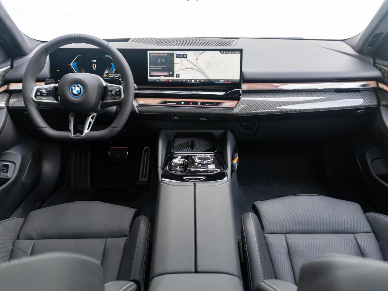 BMW 5-SERIE Touring 530e | M Sportpakket Pro | Innovation Pack | Bowers & Wilkins | Verwarmd Stuurwiel | Comfort Access | Stoelventilatie | Panoramadak | Trekhaak | Ekris Selection