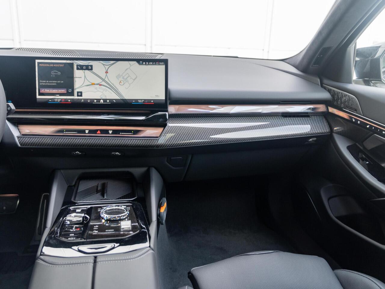 BMW 5-SERIE Touring 530e | M Sportpakket Pro | Innovation Pack | Bowers & Wilkins | Verwarmd Stuurwiel | Comfort Access | Stoelventilatie | Panoramadak | Trekhaak | Ekris Selection