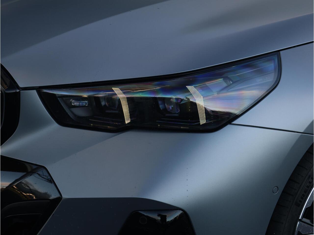 BMW 5-SERIE 530e M Sport Edition M Sportpakket Pro - Elektrische Trekhaak - Panoramadak - Stoelventilatie - B&W - Driving Assistant Professional | Ekris Selection