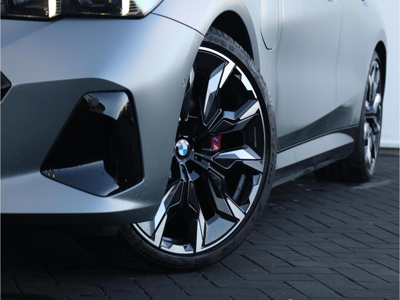 BMW 5-SERIE 530e M Sport Edition M Sportpakket Pro - Elektrische Trekhaak - Panoramadak - Stoelventilatie - B&W - Driving Assistant Professional | Ekris Selection