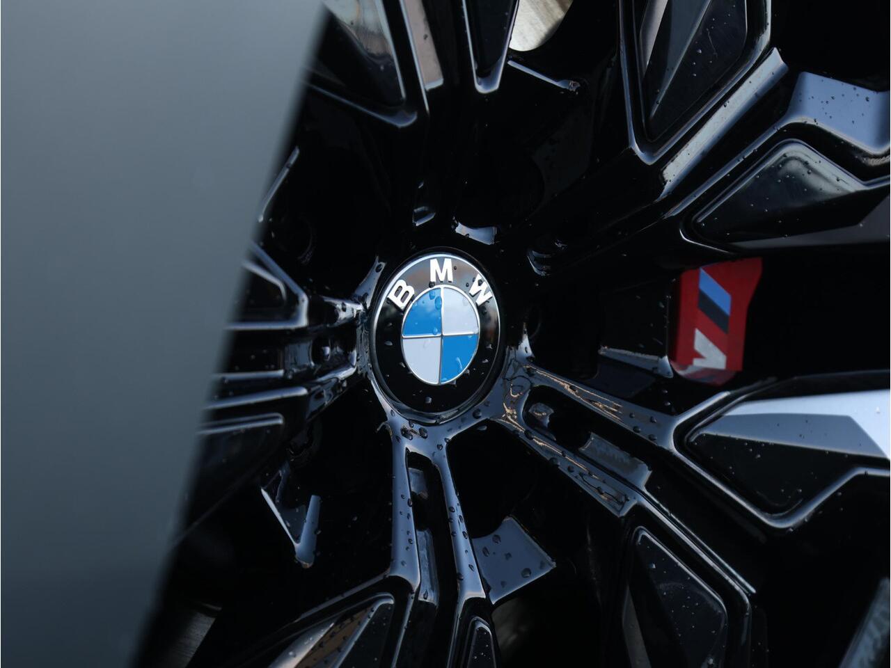 BMW 5-SERIE 530e M Sport Edition M Sportpakket Pro - Elektrische Trekhaak - Panoramadak - Stoelventilatie - B&W - Driving Assistant Professional | Ekris Selection