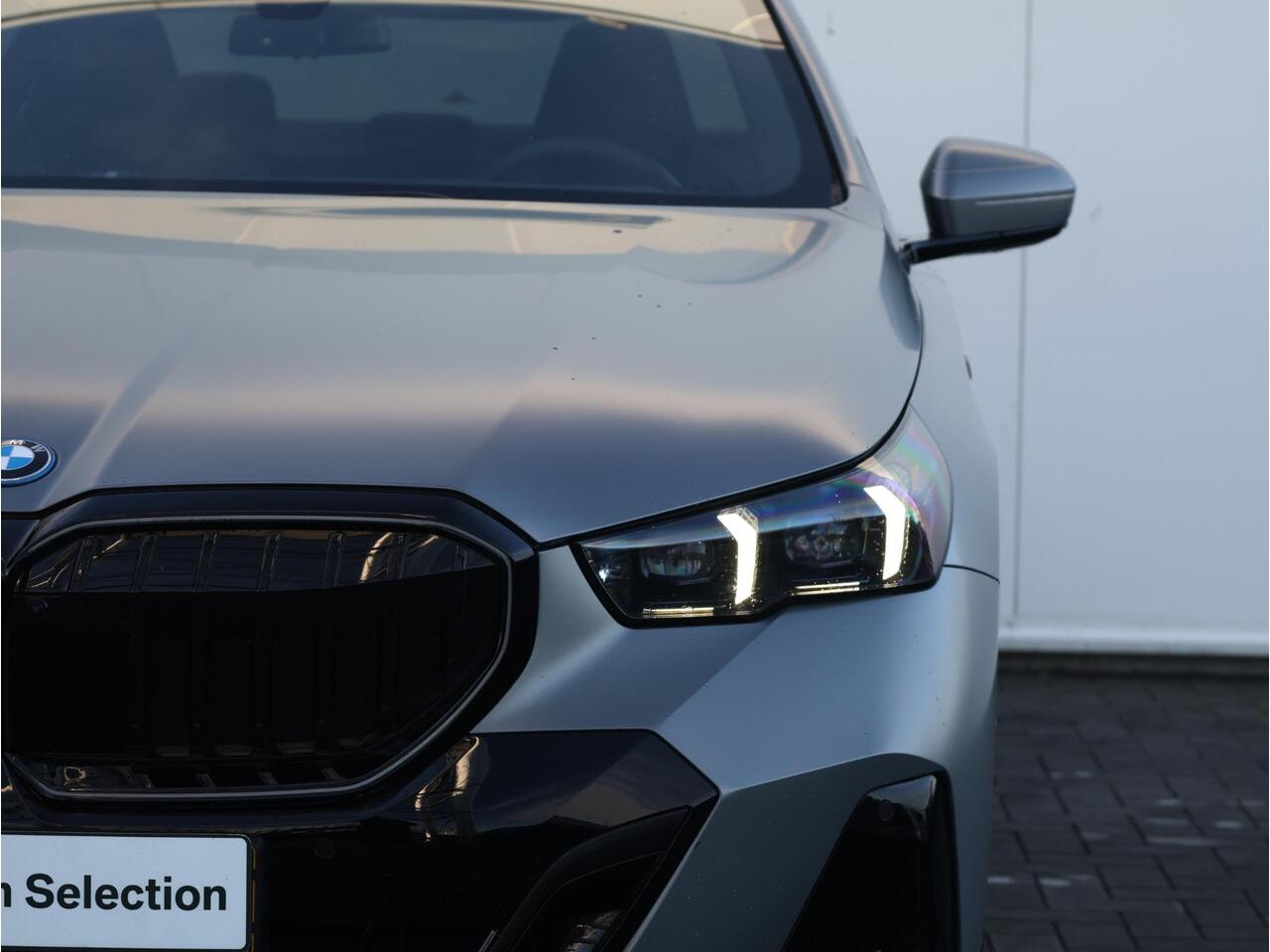 BMW 5-SERIE 530e M Sport Edition M Sportpakket Pro - Elektrische Trekhaak - Panoramadak - Stoelventilatie - B&W - Driving Assistant Professional | Ekris Selection