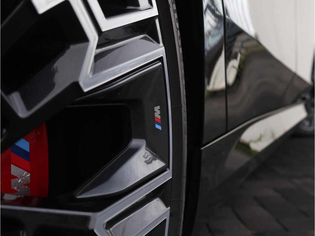 BMW 5-SERIE Touring 520i M Sportpakket Pro | Verwarmd Stuurwiel | Comfort Access | Elektrische Trekhaak | Panoramadak | Harman-Kardon | Stoelverwarming | Ekris Selection