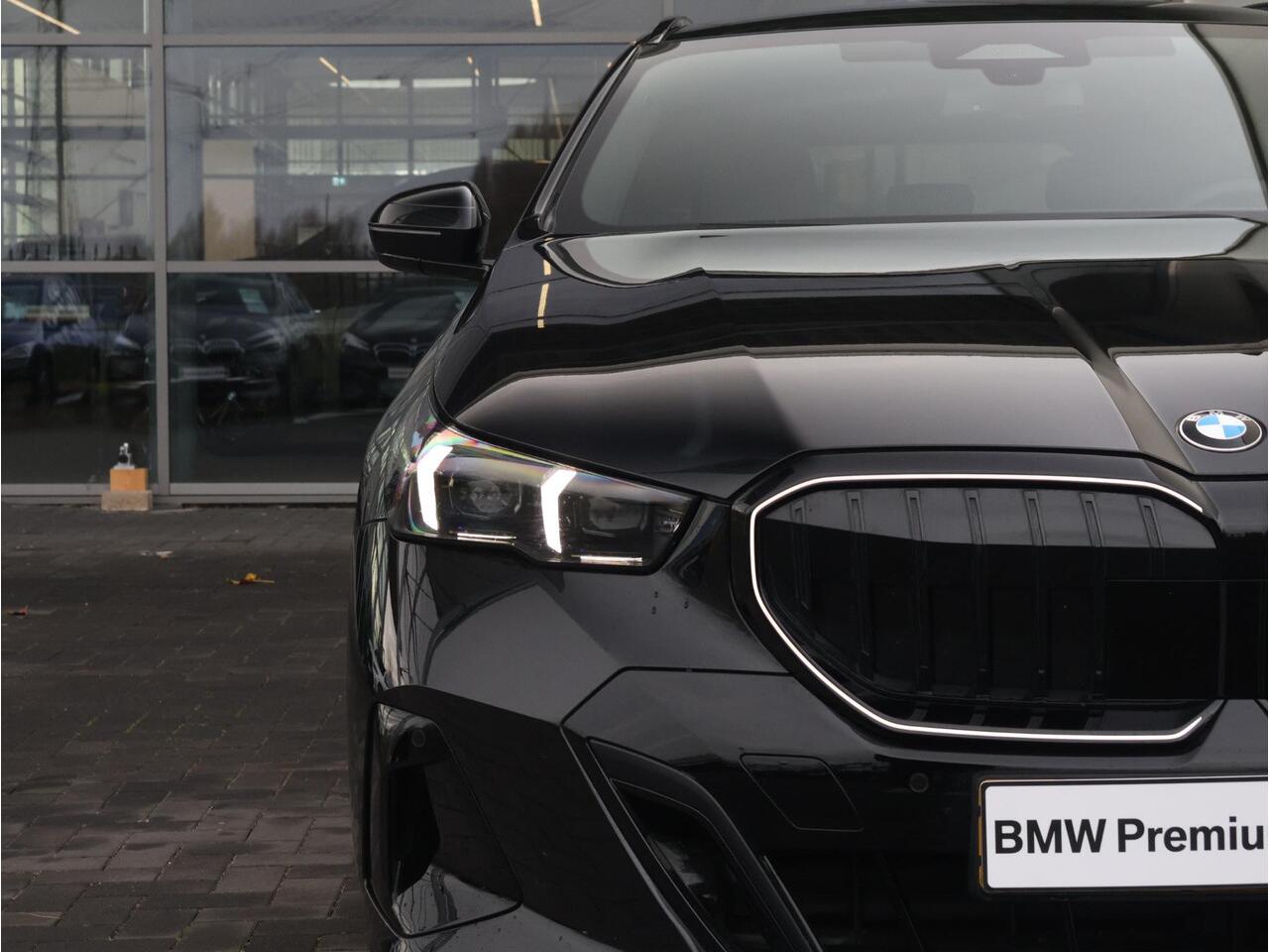 BMW 5-SERIE Touring 520i M Sportpakket Pro | Verwarmd Stuurwiel | Comfort Access | Elektrische Trekhaak | Panoramadak | Harman-Kardon | Stoelverwarming | Ekris Selection