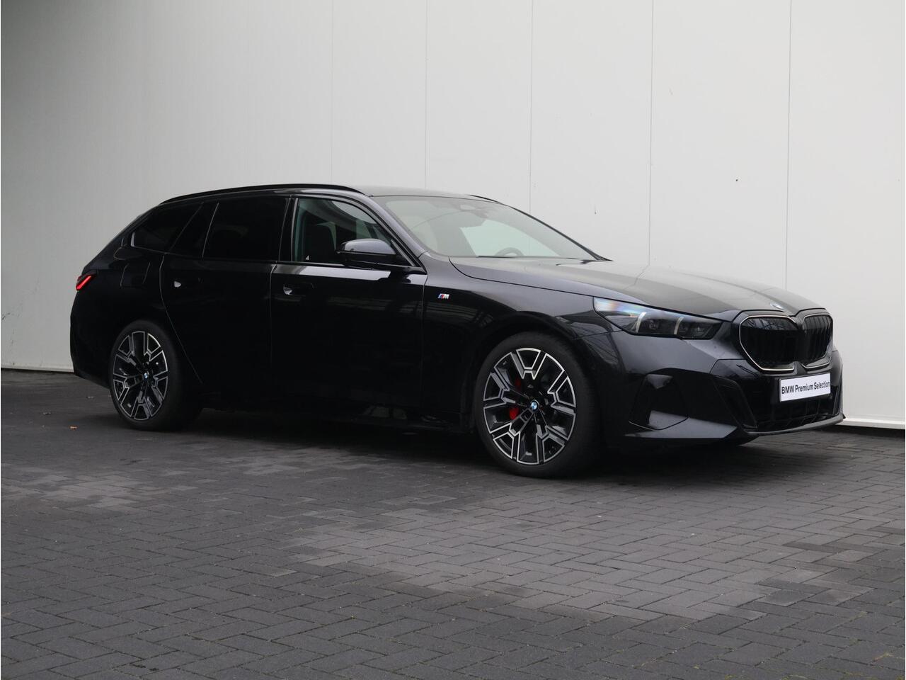 BMW 5-SERIE Touring 520i M Sportpakket Pro | Verwarmd Stuurwiel | Comfort Access | Elektrische Trekhaak | Panoramadak | Harman-Kardon | Stoelverwarming | Ekris Selection