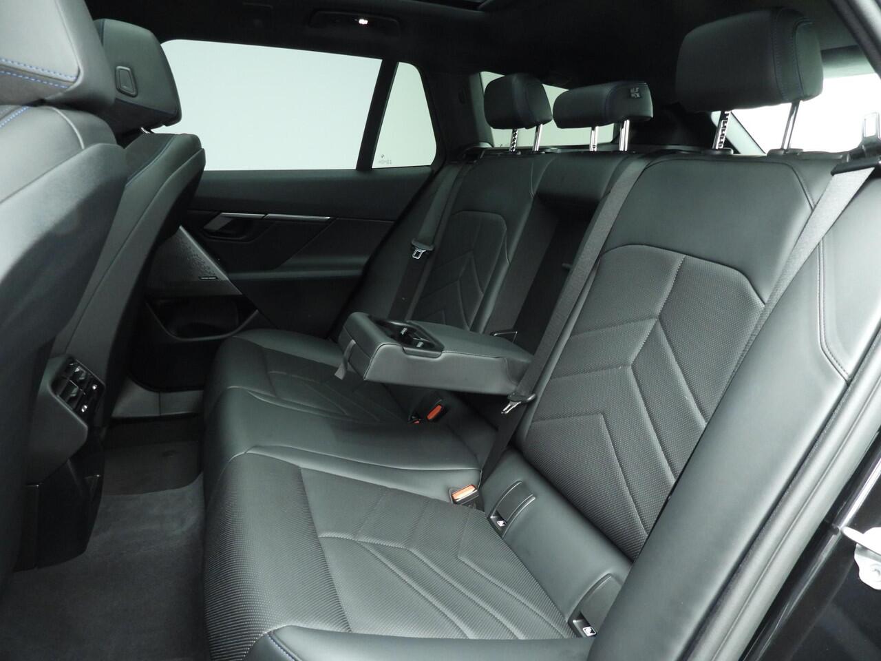 BMW 5-SERIE Touring 530e | M-Sportpakket | LED | Navigatie | Panoramadak | Trekhaak | Sportstoelen | DAB | Harman-kardon sound | Alu 19 inch