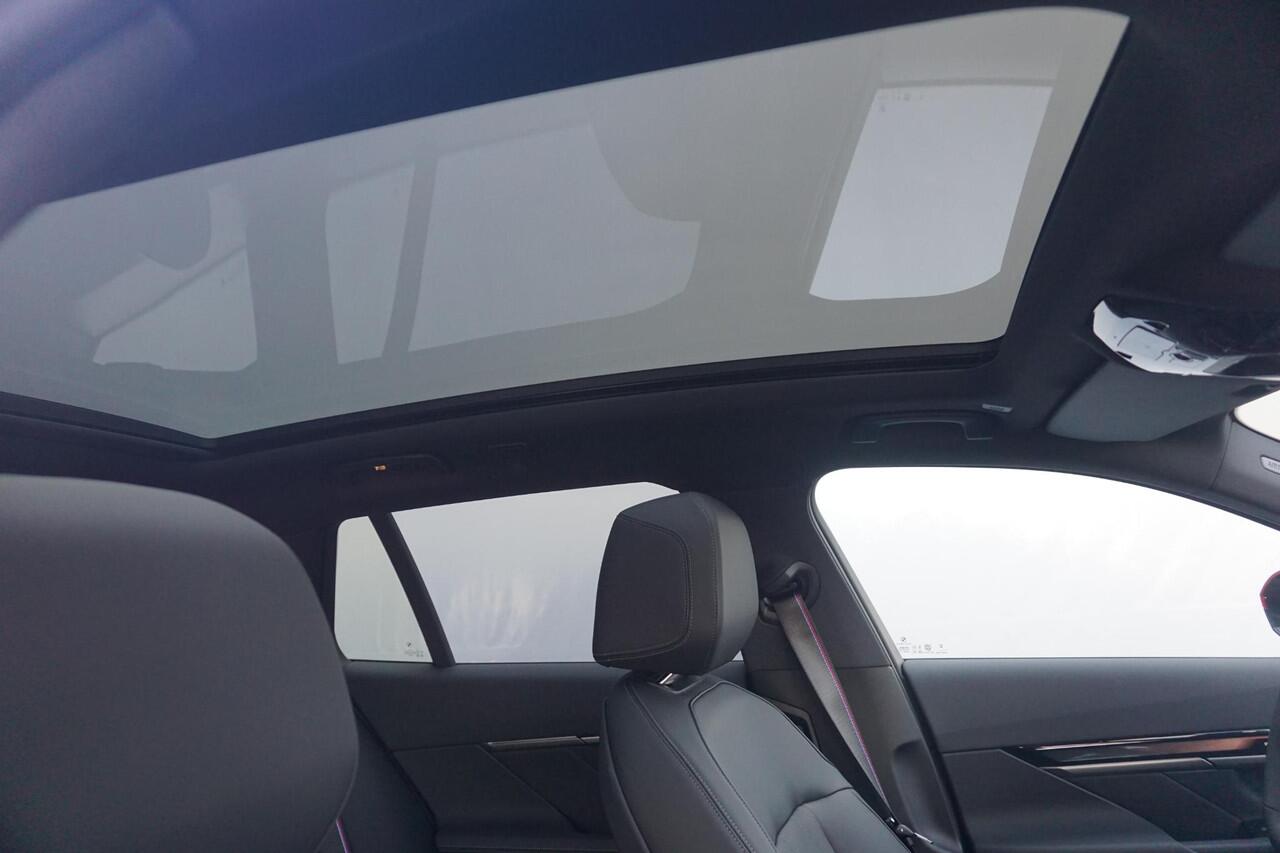 BMW 5-SERIE Touring 530e M Sport Pro | Trekhaak / Comfortstoelen Elektrisch met geheugen / Panoramadak / Head-up / Rondomzicht camera's / Stoelverwarming Voor & Achter / Ekris Selection