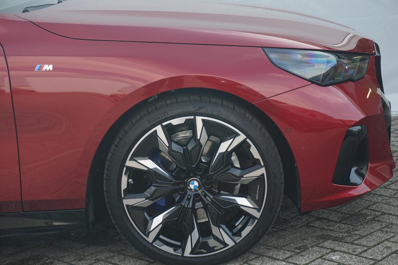 BMW 5-SERIE Touring 530e M Sport Pro | Trekhaak / Comfortstoelen Elektrisch met geheugen / Panoramadak / Head-up / Rondomzicht camera's / Stoelverwarming Voor & Achter / Ekris Selection