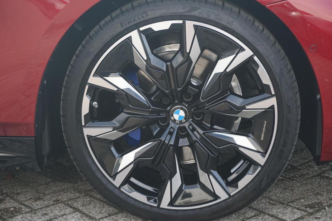 BMW 5-SERIE Touring 530e M Sport Pro | Trekhaak / Comfortstoelen Elektrisch met geheugen / Panoramadak / Head-up / Rondomzicht camera's / Stoelverwarming Voor & Achter / Ekris Selection