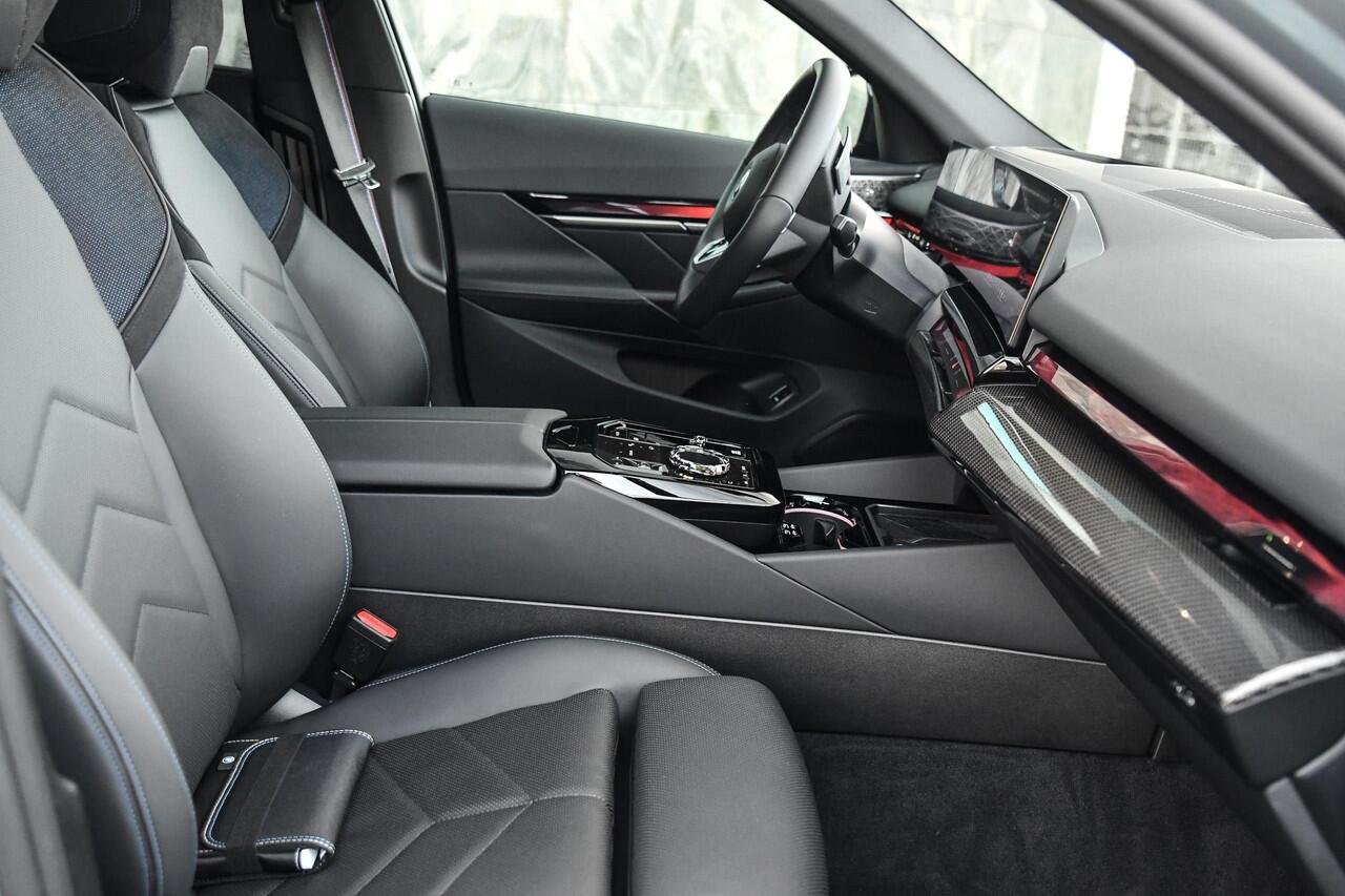 BMW 5-SERIE 550e xDrive M-sport|Panoramadak|Trekhaak|Head-up|B