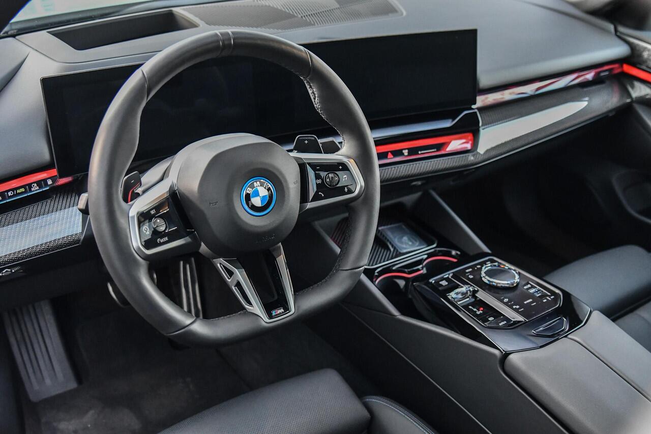 BMW 5-SERIE 550e xDrive M-sport|Panoramadak|Trekhaak|Head-up|B