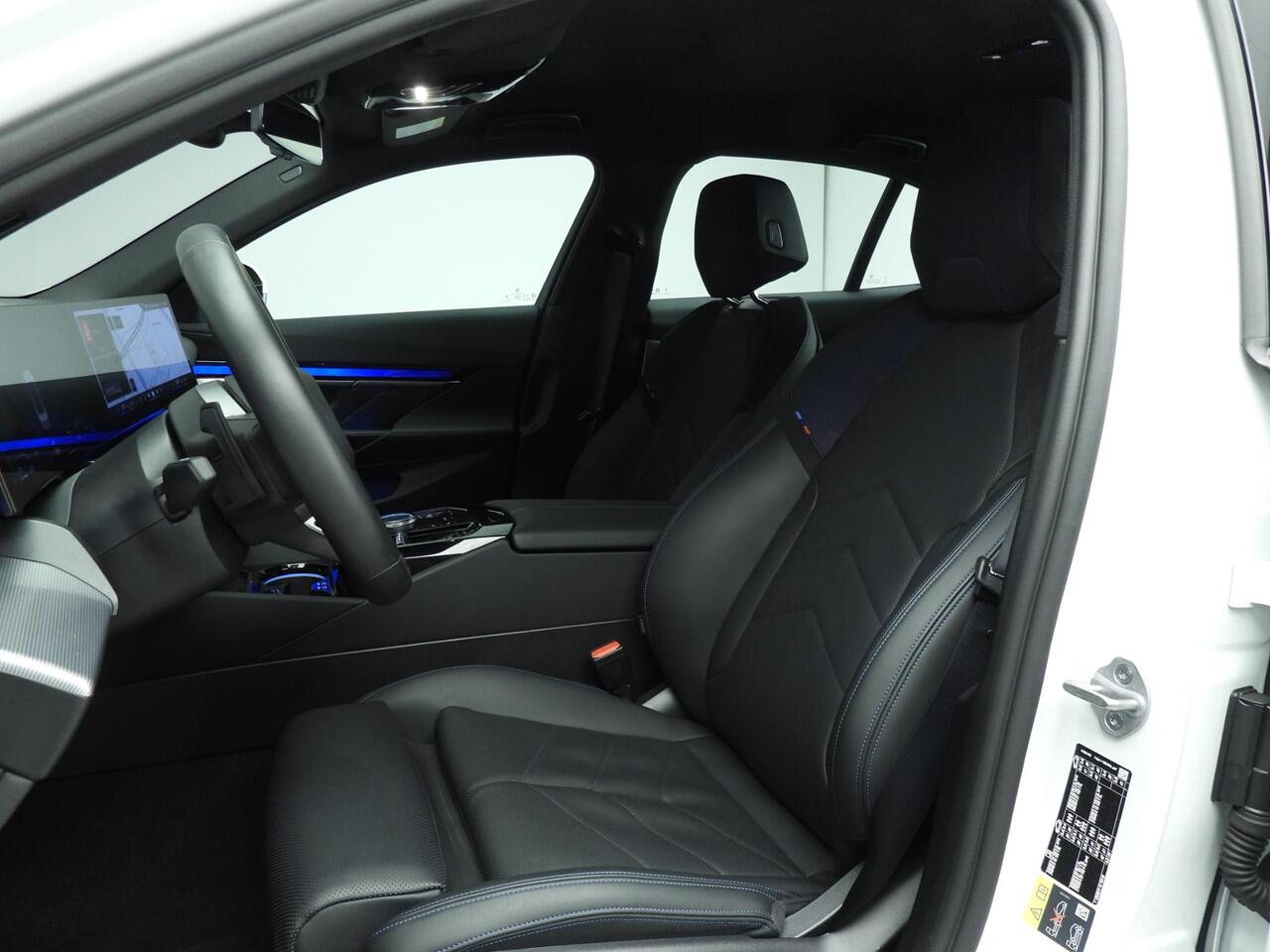 BMW 5-SERIE Sedan 530e | M-Sportpakket | LED | Navigatie | Sportstoelen | Stoelverwarming | DAB | Harman-kardon sound | Alu 20 inch