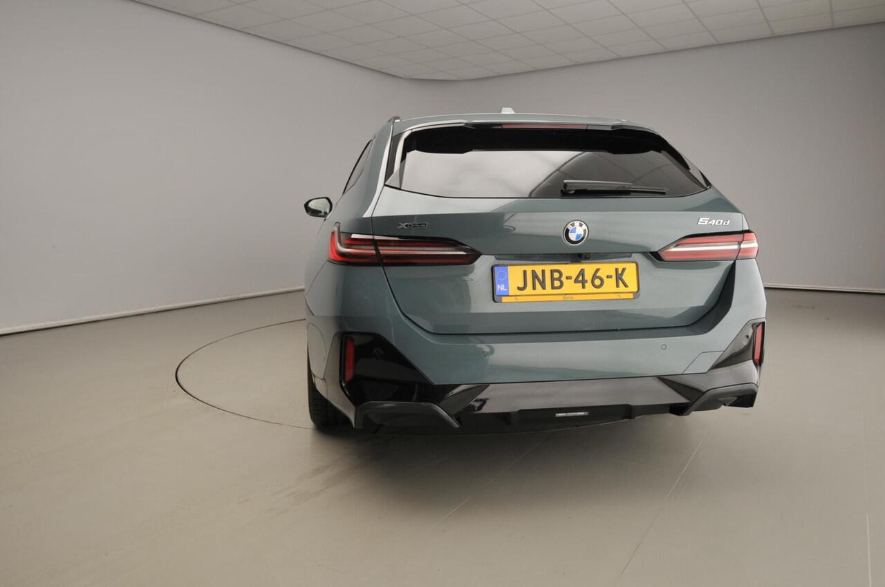 BMW 5-SERIE Touring 540d xDrive | M-Sportpakket | LED | HUD | Schuifdak | Active cruise | Elektr. zetels | DAB | Bowers & Wilkins sound | Alu 21 inch