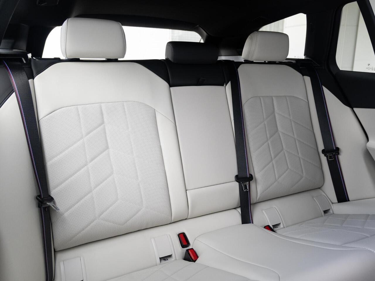 BMW 5-SERIE Touring 530e M Sportpakket Pro | Individual Lak | Innovation Pack | Comfort Pack | Elektr. Trekhaak | Ekris Selection