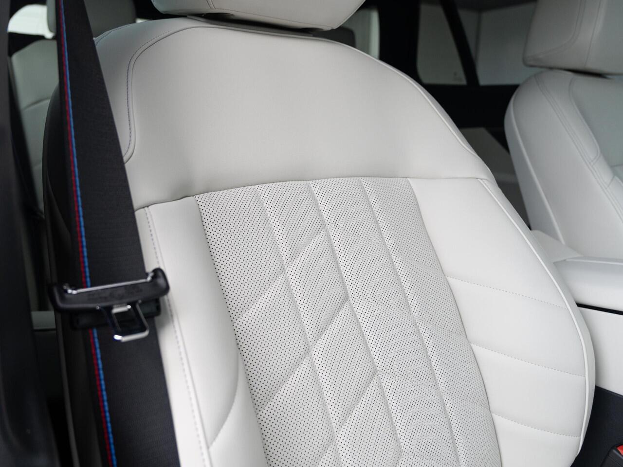 BMW 5-SERIE Touring 530e M Sportpakket Pro | Individual Lak | Innovation Pack | Comfort Pack | Elektr. Trekhaak | Ekris Selection