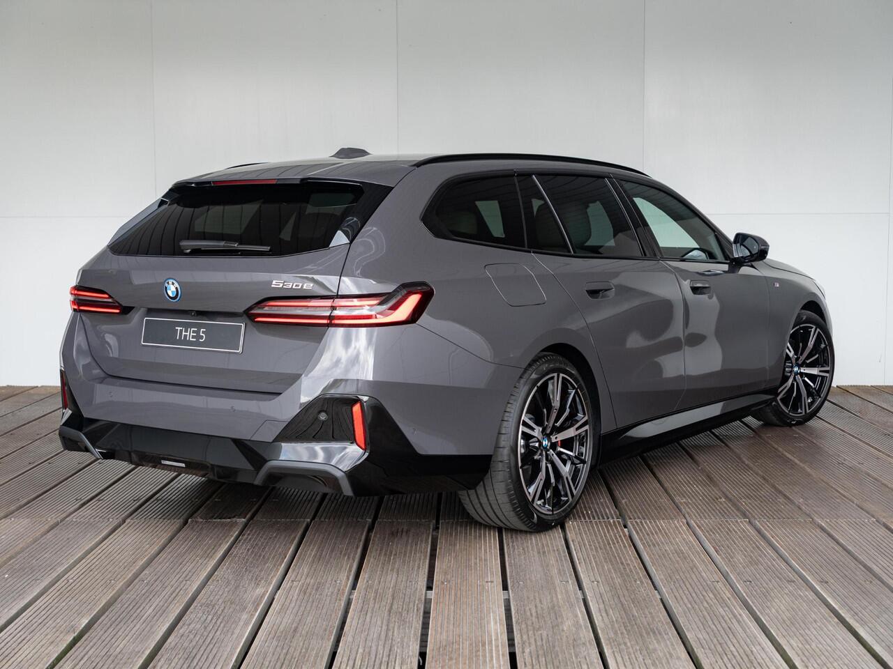 BMW 5-SERIE Touring 530e M Sportpakket Pro | Individual Lak | Innovation Pack | Comfort Pack | Elektr. Trekhaak | Ekris Selection