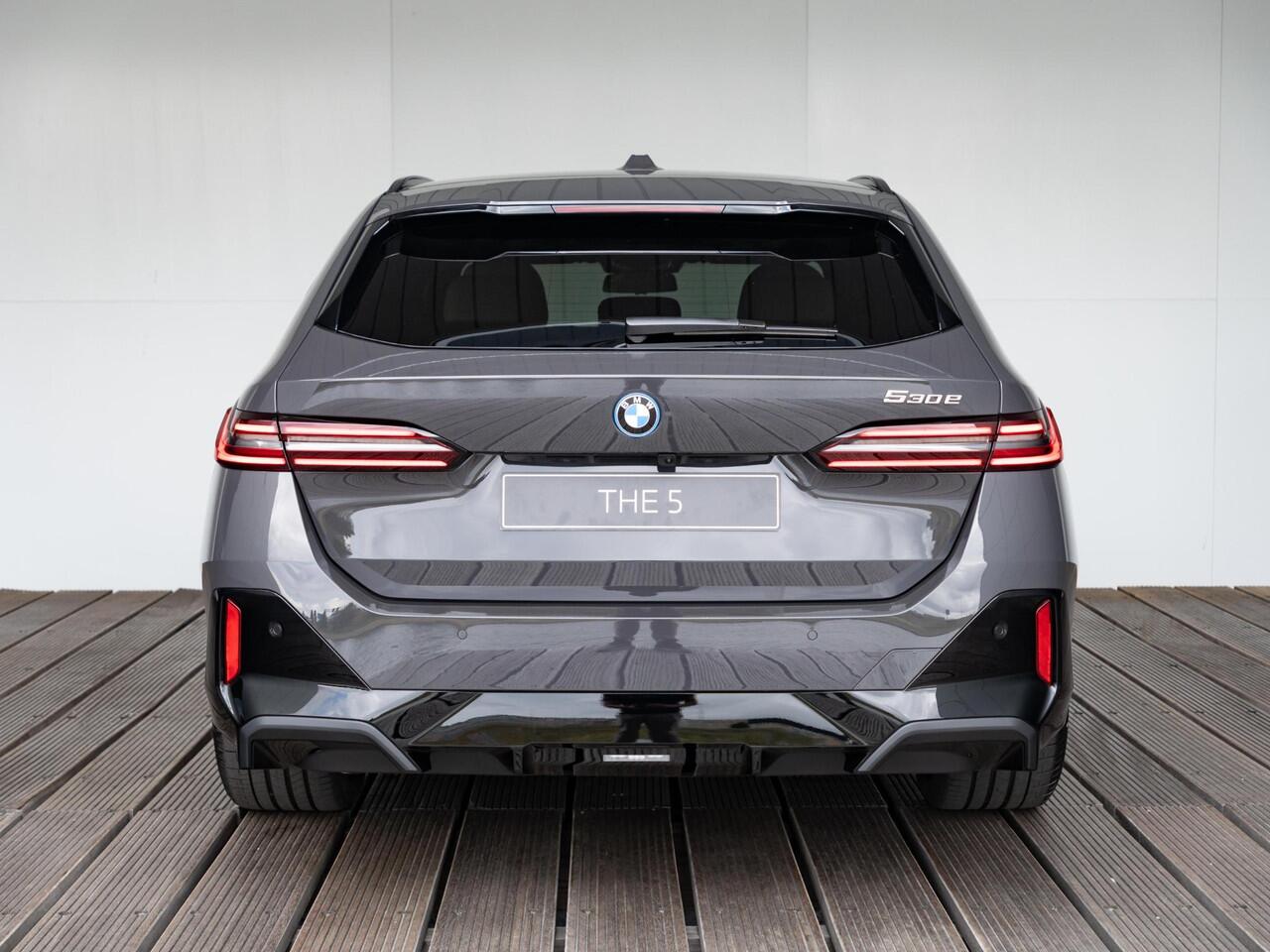 BMW 5-SERIE Touring 530e M Sportpakket Pro | Individual Lak | Innovation Pack | Comfort Pack | Elektr. Trekhaak | Ekris Selection