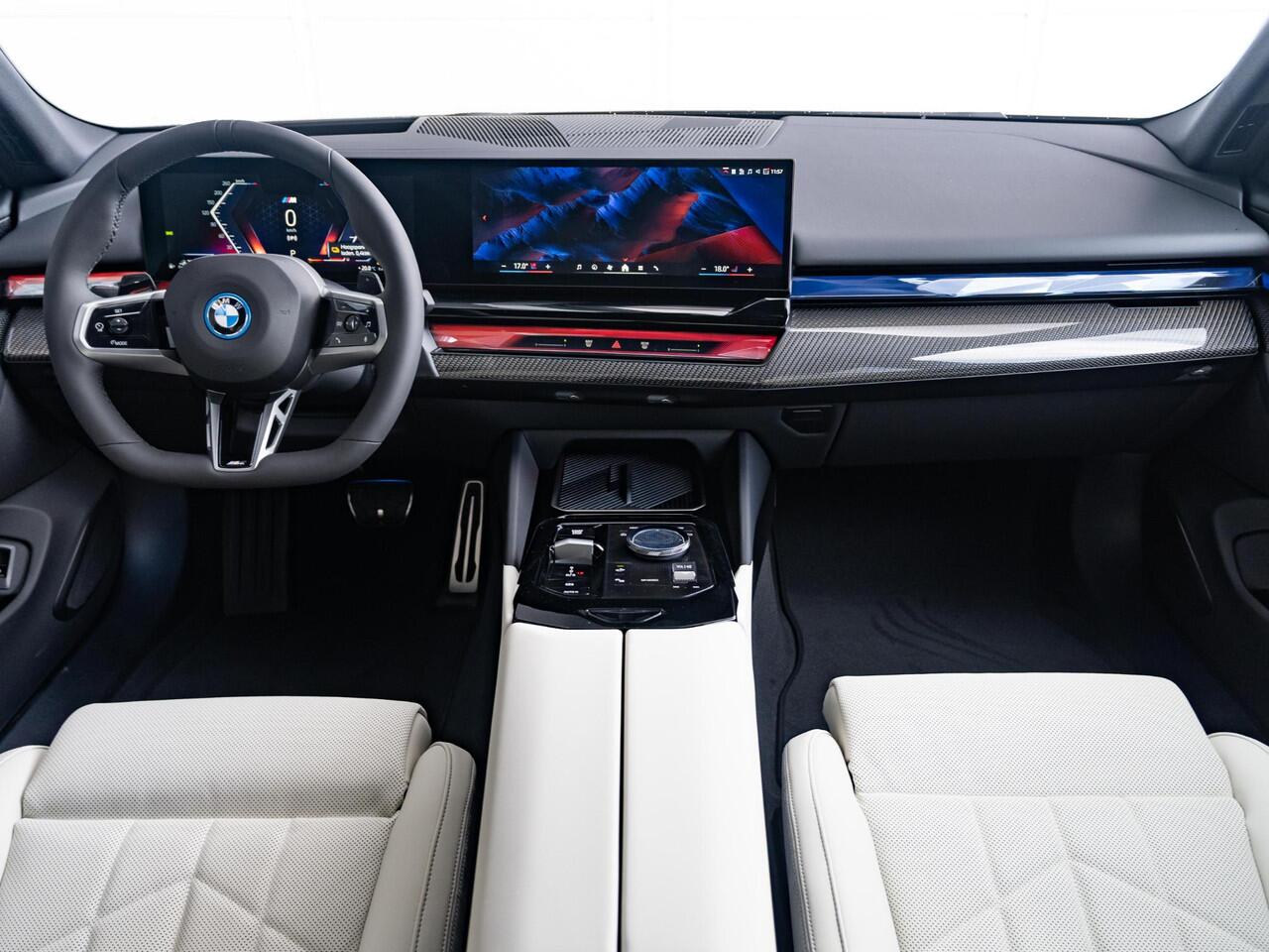 BMW 5-SERIE Touring 530e M Sportpakket Pro | Individual Lak | Innovation Pack | Comfort Pack | Elektr. Trekhaak | Ekris Selection