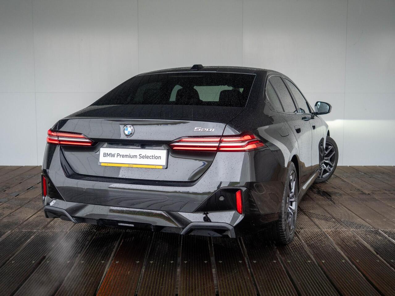 BMW 5-SERIE Sedan 520i | M Sportpakket | Innovation Pack | Verwarmd Stuurwiel | Comfort Access | Panoramadak | Stoelverwarming | Harman-Kardon | Trekhaak | Ekris Selection