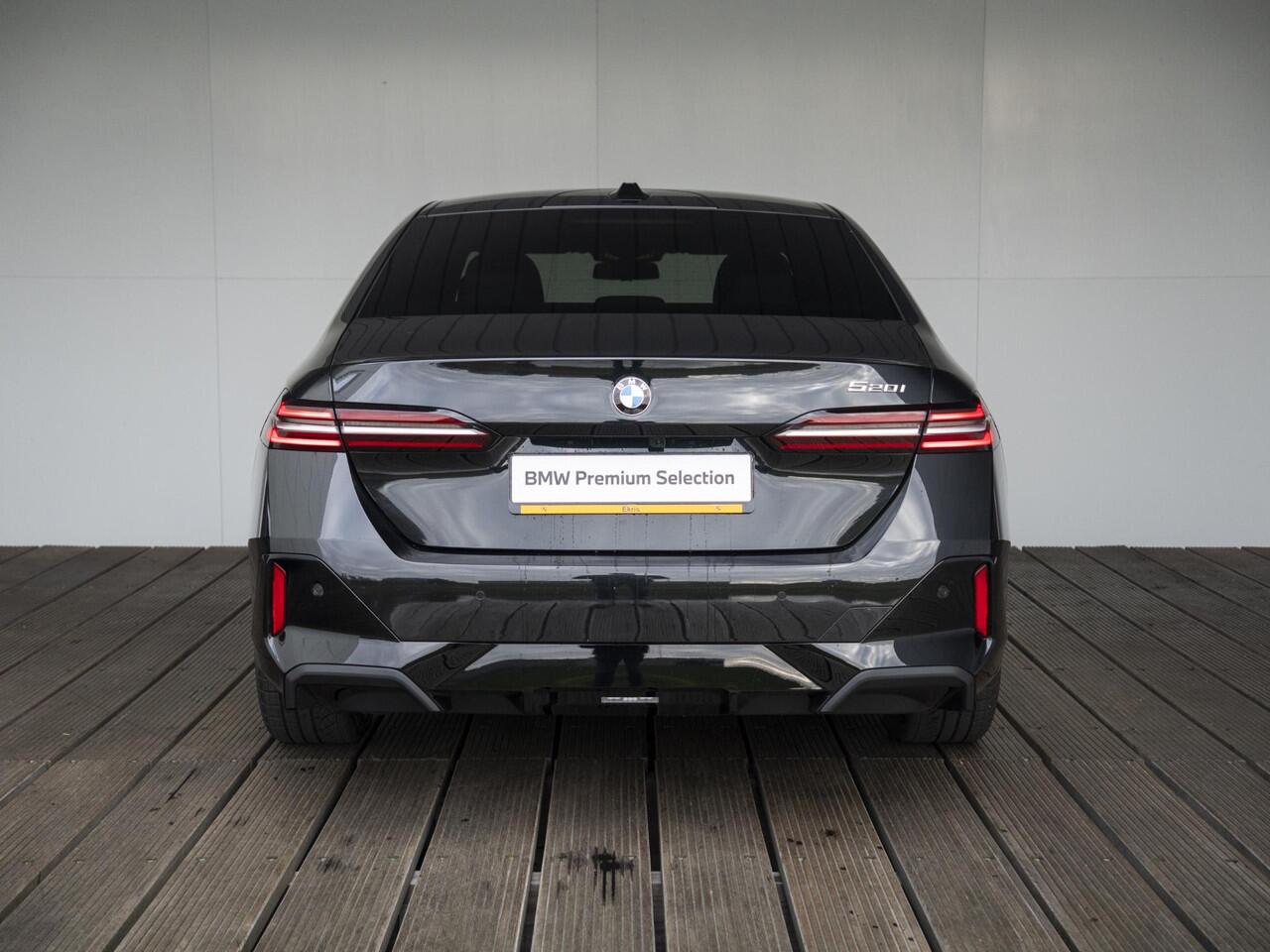 BMW 5-SERIE Sedan 520i | M Sportpakket | Innovation Pack | Verwarmd Stuurwiel | Comfort Access | Panoramadak | Stoelverwarming | Harman-Kardon | Trekhaak | Ekris Selection