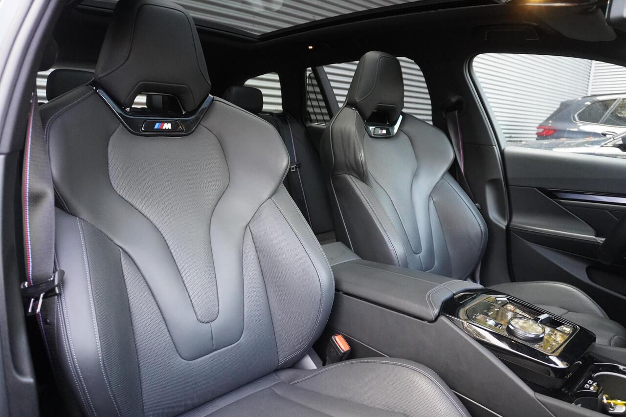 BMW 5-SERIE Touring 550e xDrive M Sportpakket Pro | Innovation Pack | Glazen panoramadak | Comfort Access | Trekhaak met elektrisch wegklapbare kogel