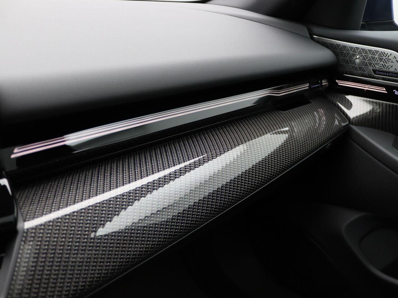 BMW 5-SERIE Touring 530e M Sportpakket Pro | Innovation Pack | Travel Pack | Comfort Pack | Stuurwielrand Verwarmd | Adaptief Onderstel Professional | Trekhaak | Panoramadak | Stoelventilatie | Bowers & Wilkins | 20'' | Ekris Selection