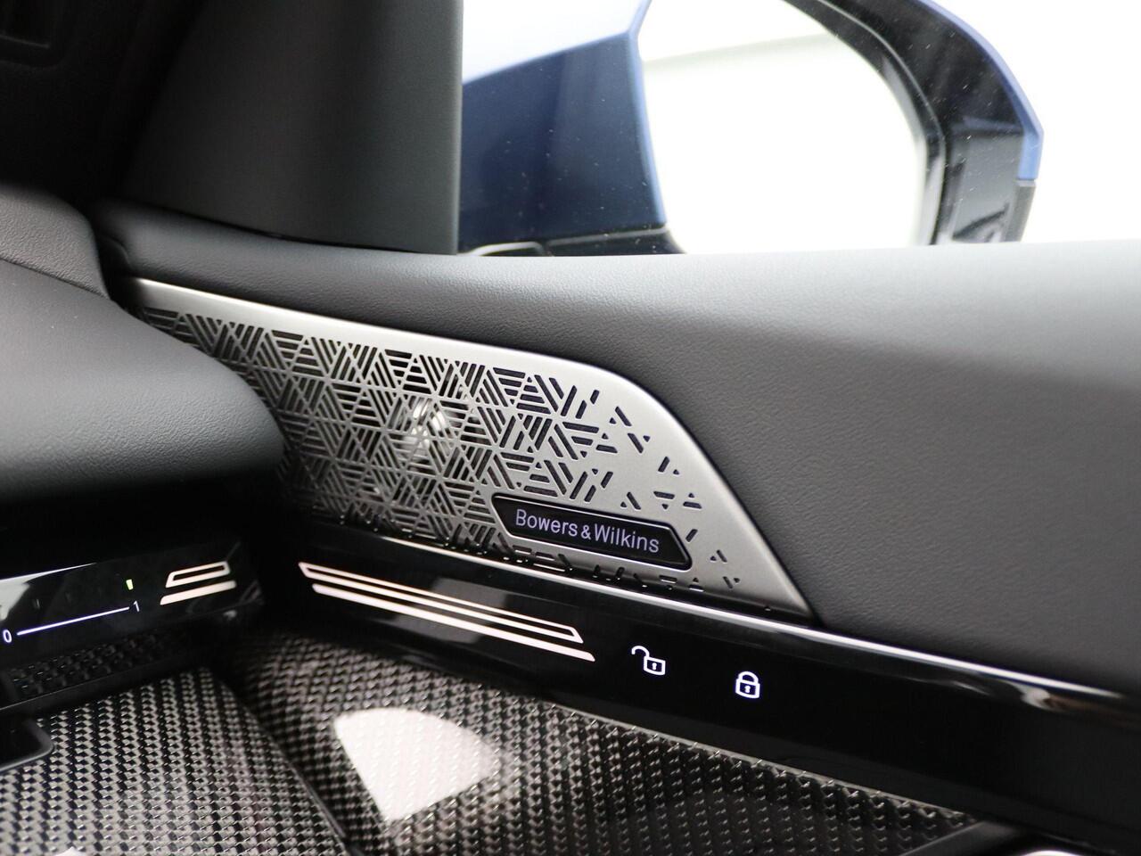 BMW 5-SERIE Touring 530e M Sportpakket Pro | Innovation Pack | Travel Pack | Comfort Pack | Stuurwielrand Verwarmd | Adaptief Onderstel Professional | Trekhaak | Panoramadak | Stoelventilatie | Bowers & Wilkins | 20'' | Ekris Selection