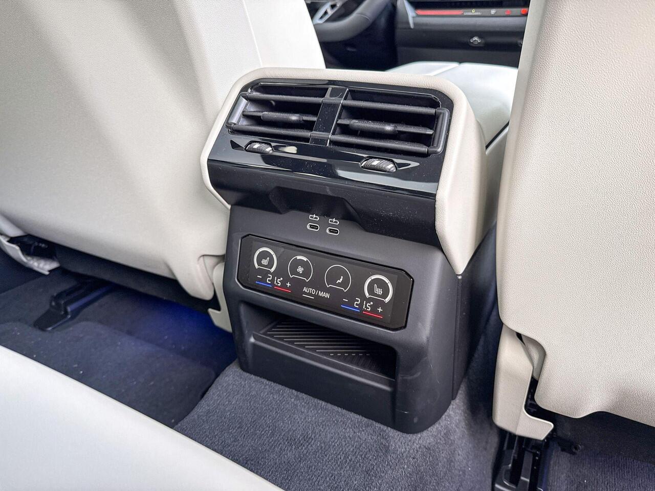 BMW 5-SERIE Touring 530e M Sport M-Sport Pro / Elektrisch Wegklapbare Trekhaak / 20 inch / Driving Assistant Professional / Innovation Pakket / Travel Pack