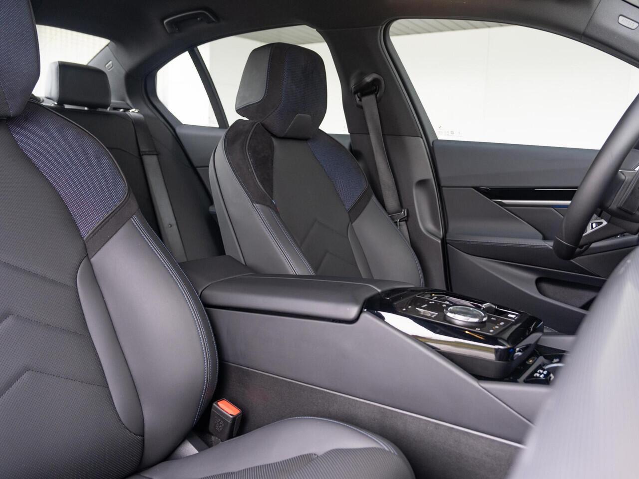 BMW 5-SERIE Sedan 520i | M Sportpakket | Achteruitrijcamera | Adaptieve LED | Stoelverwarming | PDC | 19''