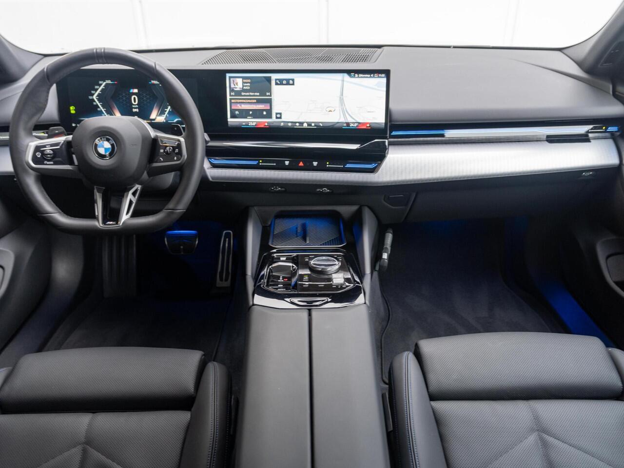 BMW 5-SERIE Sedan 520i | M Sportpakket | Achteruitrijcamera | Adaptieve LED | Stoelverwarming | PDC | 19''