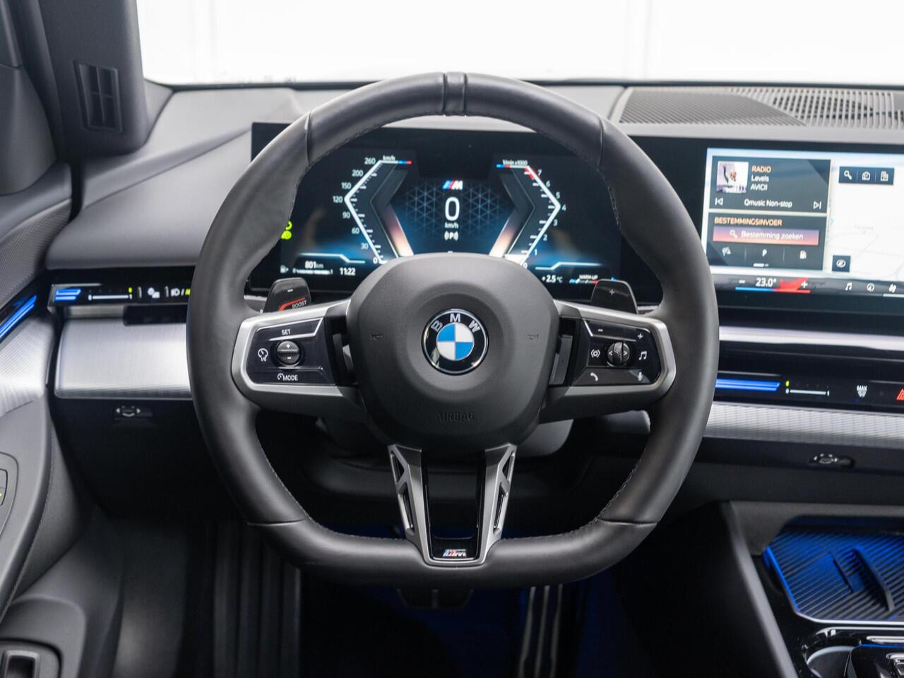 BMW 5-SERIE Sedan 520i | M Sportpakket | Achteruitrijcamera | Adaptieve LED | Stoelverwarming | PDC | 19''