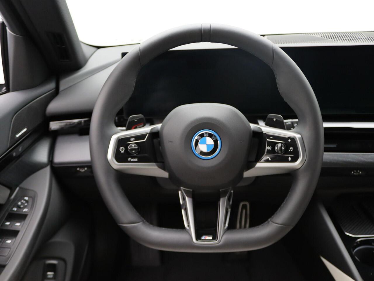 BMW 5-SERIE Touring 530e M Sportpakket Pro | Driving Assist Plus | Harman-Kardon | 19"