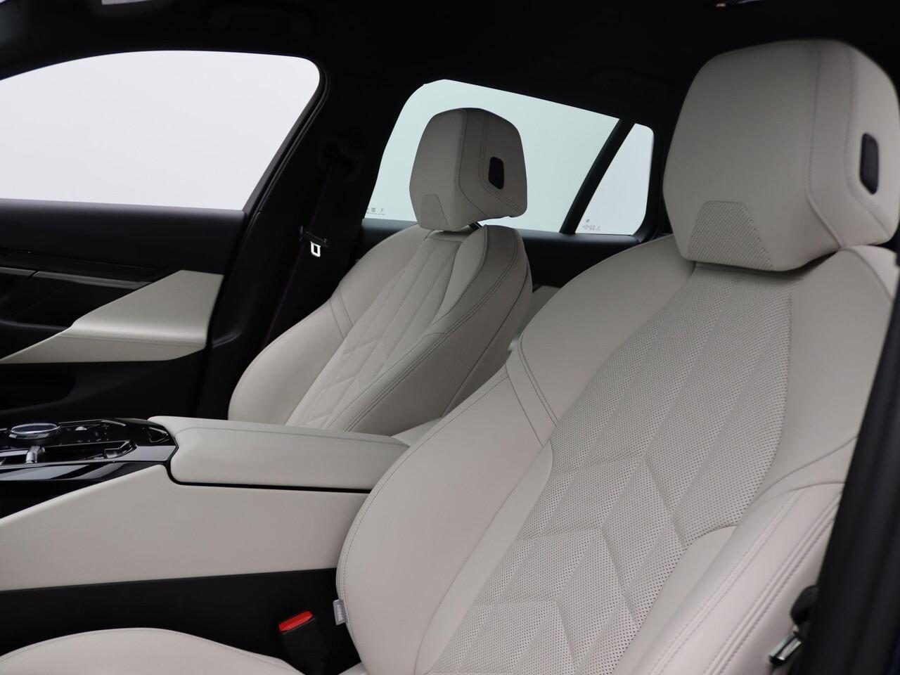 BMW 5-SERIE Touring 530e M Sportpakket Pro | Driving Assist Plus | Harman-Kardon | 19"