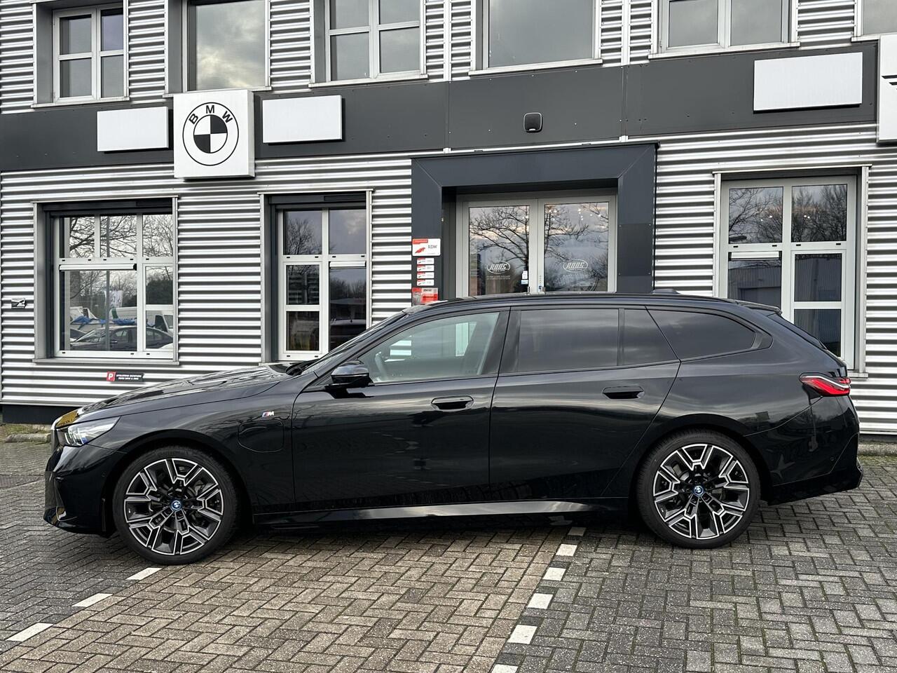 BMW 5-SERIE Touring 530e M Sport Edition Comfort toegang | Elect trekhaak | Origineel NL