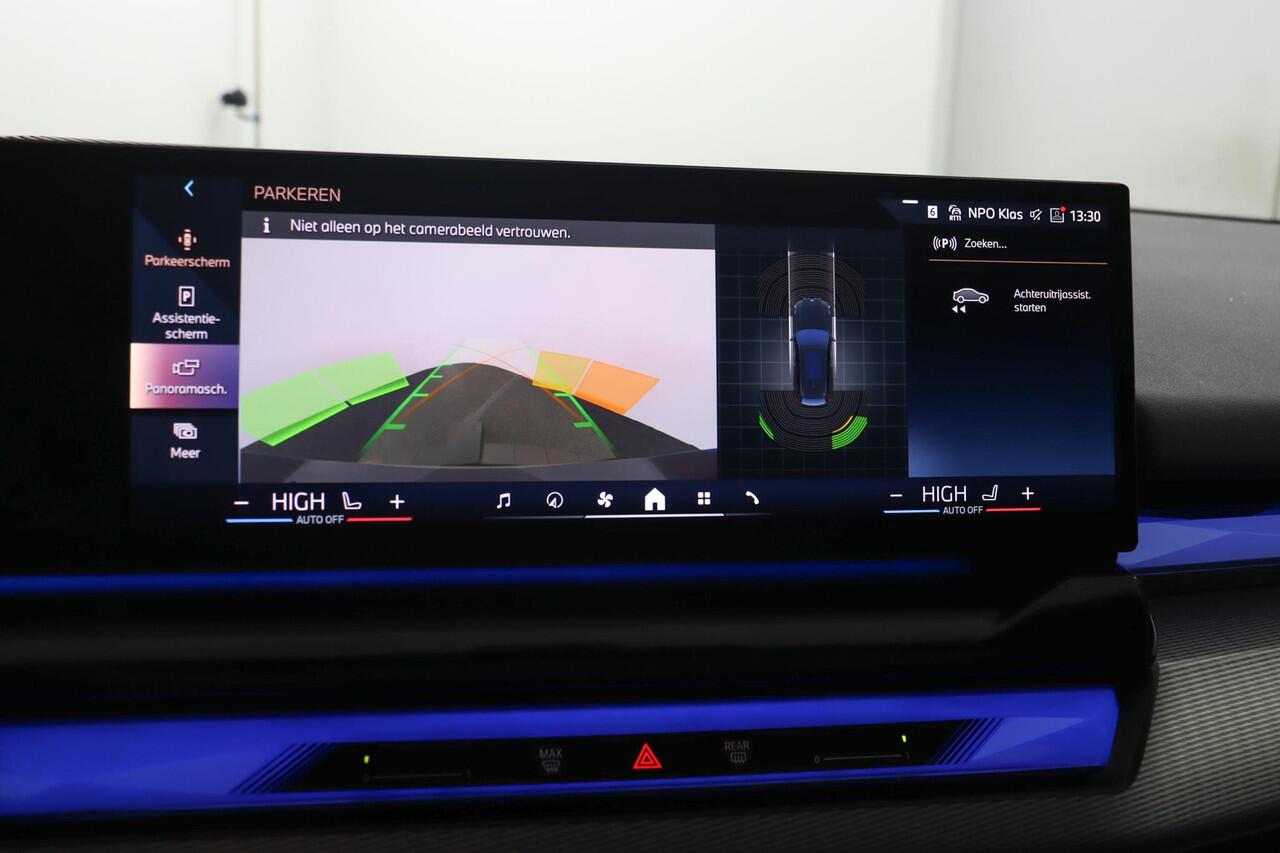 BMW 5-SERIE Touring 520i | M Sportpakket Pro | Driving Assistant Plus | Panoramadak | Harman/Kardon | Adaptieve LED koplampen | Iconic Glow |