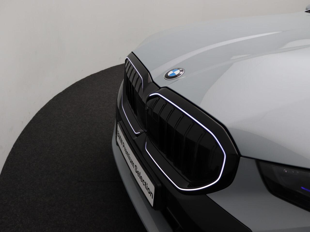 BMW 5-SERIE Touring 540d xDrive M Sportpakket Pro | Innovation Pack | Driving Assist Prof | Harman-Kardon | Panoramadak | 20"