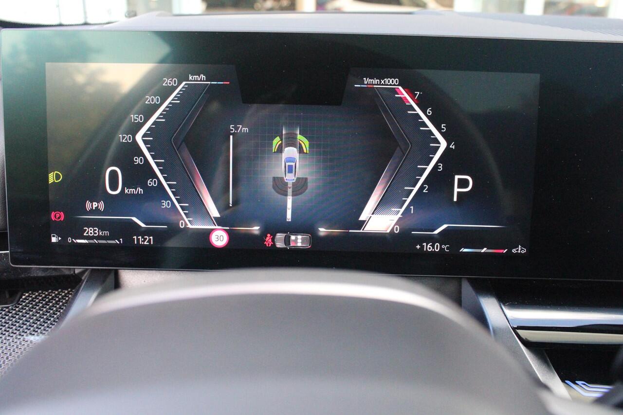 BMW 5-SERIE Touring 520i M-SPORT | PANORAMA DAK | TREKHAAK ELEKTRISCH WEGKLAPBAAR | HARMAN KARDON AUDIO SYSTEM | SHADOW LINE PAKKET | ELEKTRISCH VERSTELBARE VOORSTOELEN MET GEHEUGENFUNCTIE | STOEL VENTILATIE VOOR | STOEL VERWARMING VOOR + ACHTER | 360° CAMERA | DRAAD