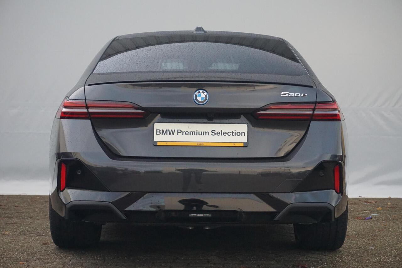 BMW 5-SERIE Sedan 530e M Sportpakket Pro 20'' / Harman Kardon / Comfortstoelen met stoelventilatie / Driving Assistant Professional / Trekhaak | Ekris Selection