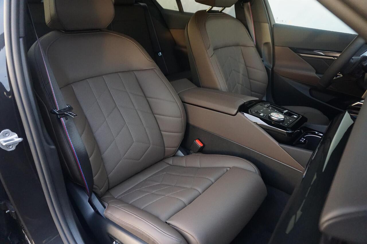 BMW 5-SERIE Sedan 530e M Sportpakket Pro 20'' / Harman Kardon / Comfortstoelen met stoelventilatie / Driving Assistant Professional / Trekhaak | Ekris Selection