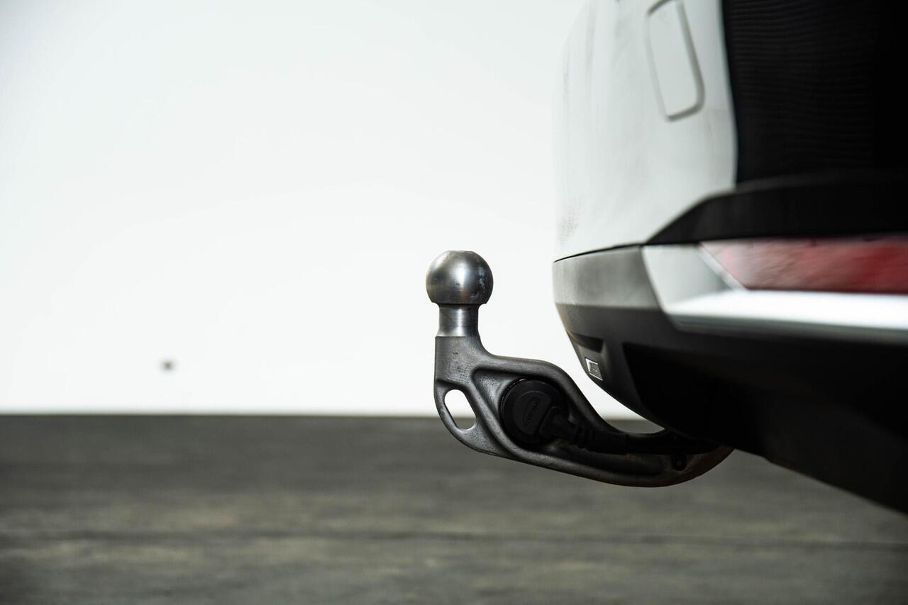 BMW 5-SERIE 530e Trekhaak - Comfortstoelen - Elektrisch verwarmde voorstoelen - Driving Assistant Professional - Head up - Parking Assistant Plus - Active Guard - Akoestische voetgangersbescherming - Comfort Access -