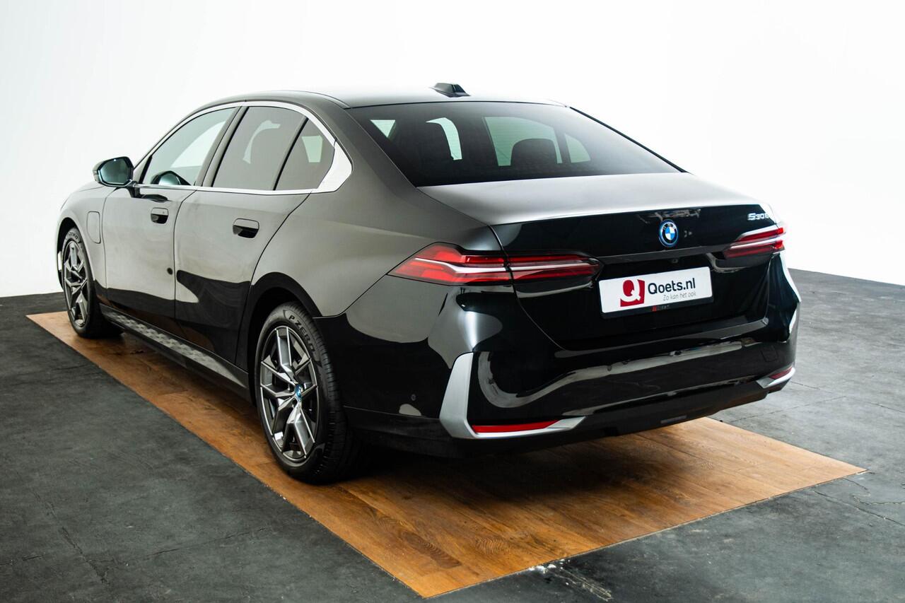 BMW 5-SERIE 530e Trekhaak - Comfortstoelen - Elektrisch verwarmde voorstoelen - Driving Assistant Professional - Head up - Parking Assistant Plus - Active Guard - Akoestische voetgangersbescherming - Comfort Access -