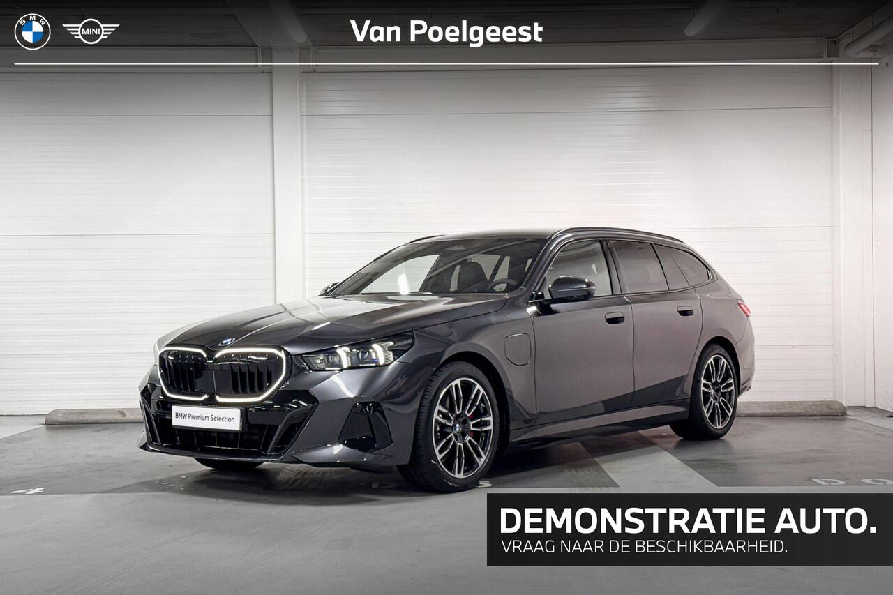 BMW 5-SERIE Touring 530e | M-Sport Pro | Travel Pack | Comfort Pack | Driving Assistant Plus | Harman/Kardon | Panoramadak | Comfort Access | Trekhaak