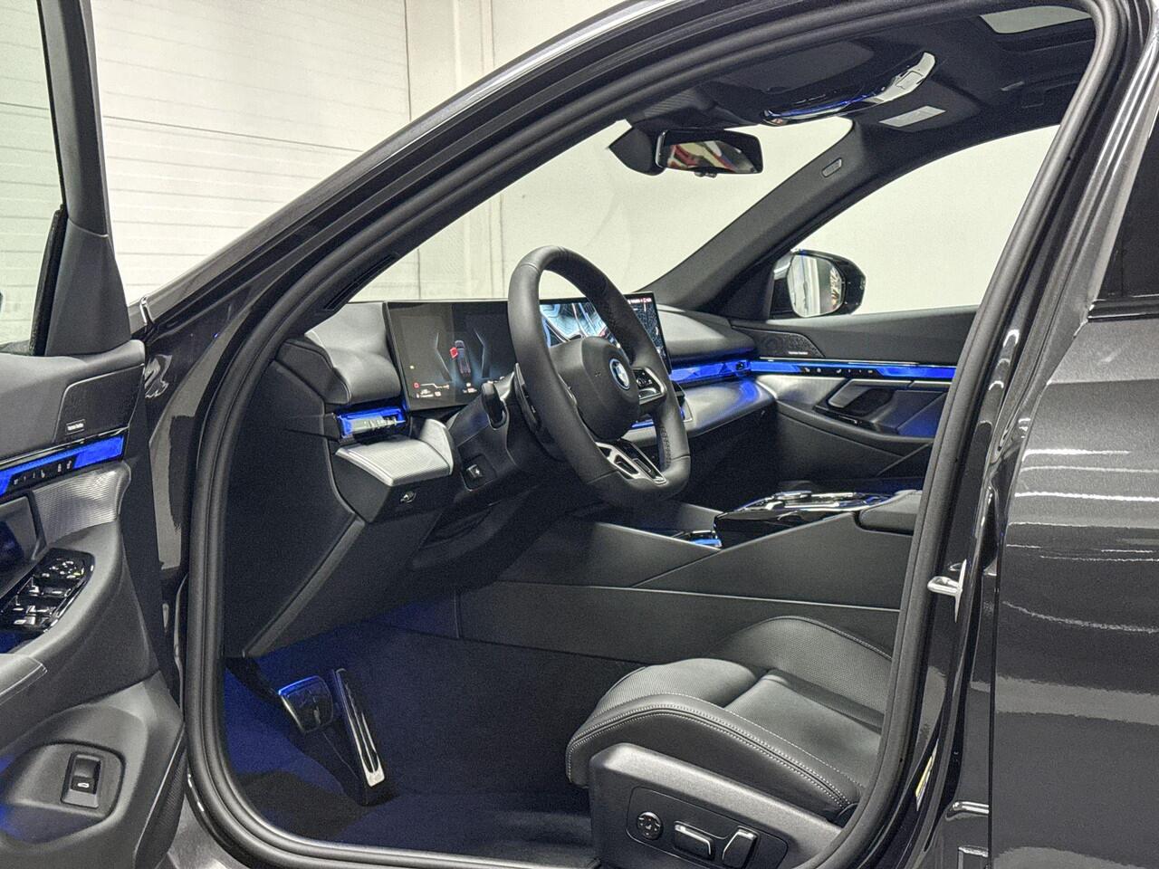 BMW 5-SERIE Touring 530e | M-Sport Pro | Travel Pack | Comfort Pack | Driving Assistant Plus | Harman/Kardon | Panoramadak | Comfort Access | Trekhaak