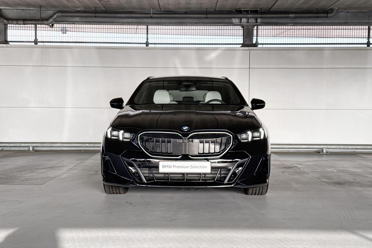 BMW 5-SERIE Touring 520i | M Sportpakket Pro | Innovation Pack | Travel Pack | Comfort Pack | Trekhaak