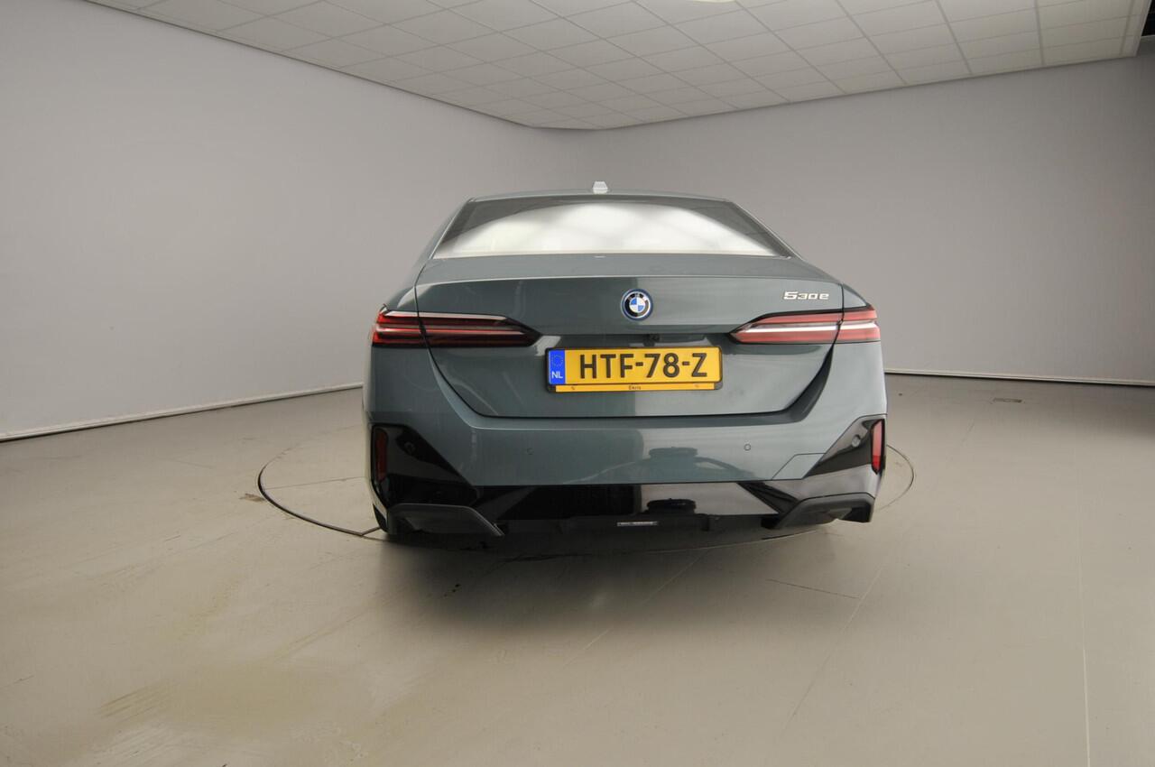 BMW 5-SERIE Sedan 530e | M-Sportpakket | LED | Navigatie | Active cruise | Sportstoelen | Stoelverwarming | DAB | Harman-kardon sound | Alu 20 inch
