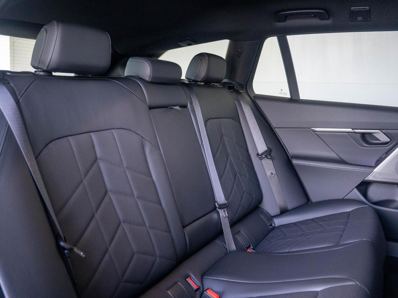 BMW 5-SERIE Touring 530e | M Sportpakket | Travel Pack | Comfort Access | Achteruitrijcamera | Stoelventilatie | Stoelverwarming | Trekhaak