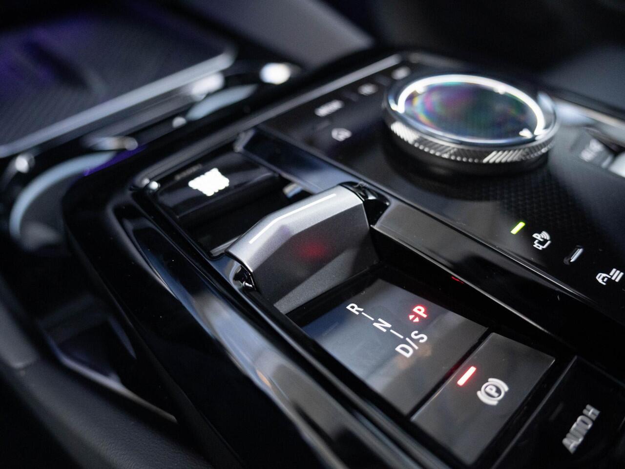 BMW 5-SERIE Touring 530e | M Sportpakket | Travel Pack | Comfort Access | Achteruitrijcamera | Stoelventilatie | Stoelverwarming | Trekhaak