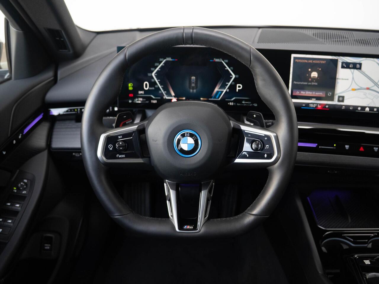 BMW 5-SERIE Touring 530e | M Sportpakket | Travel Pack | Comfort Access | Achteruitrijcamera | Stoelventilatie | Stoelverwarming | Trekhaak