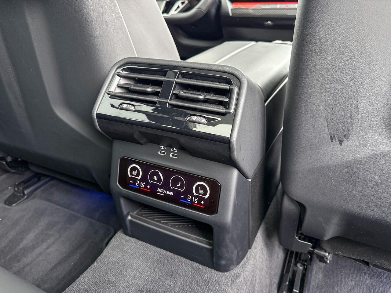 BMW 5-SERIE Touring 550e xDrive M-Sport Pro / Bowers en Wilkins Audio / Carbon interieurlijst / 21 inch LM Velgen / M-Stoelen / Driving Assistant Plus / Panoramadak / Parking Assistant Plus