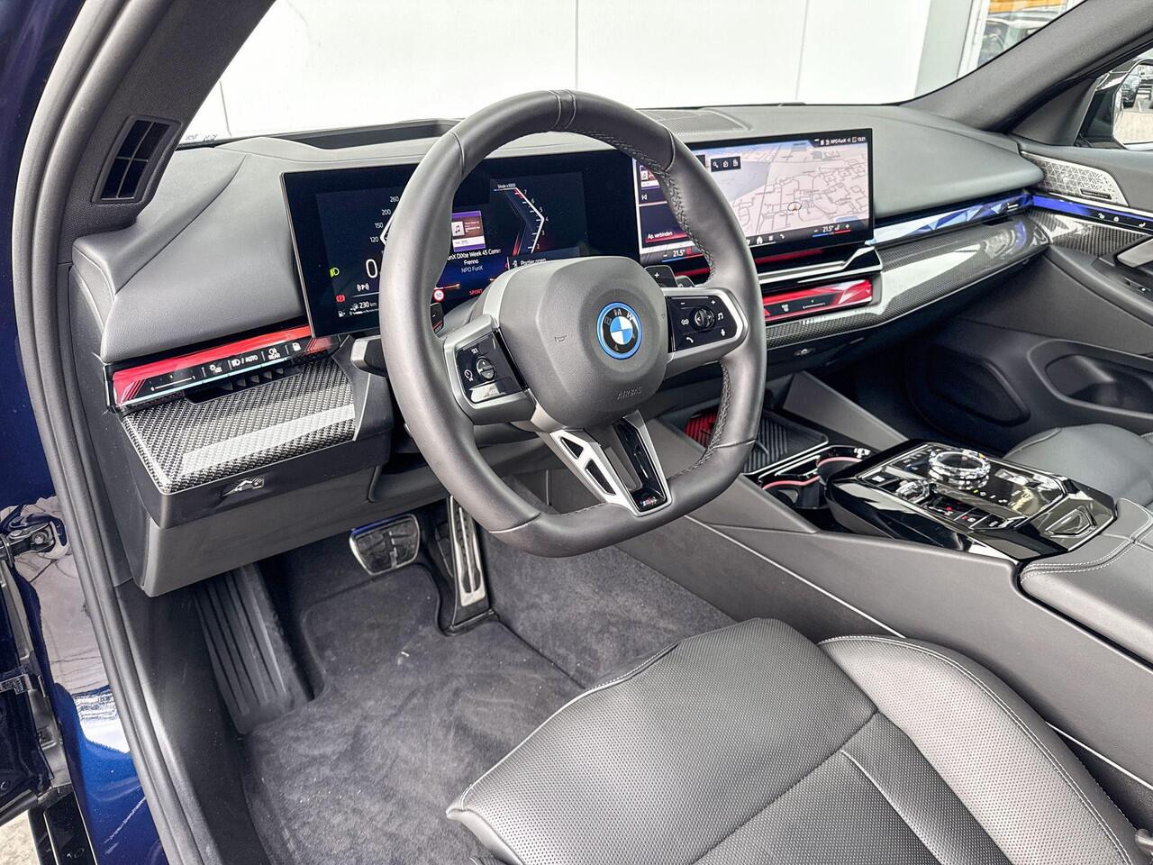 BMW 5-SERIE Touring 550e xDrive M-Sport Pro / Bowers en Wilkins Audio / Carbon interieurlijst / 21 inch LM Velgen / M-Stoelen / Driving Assistant Plus / Panoramadak / Parking Assistant Plus